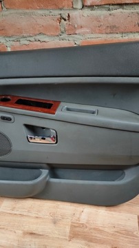 JEEP GRAND CHEROKEE WK ДВЕРЬ СТОРОНА ПЕРЕДНЯЯ СПРАВА