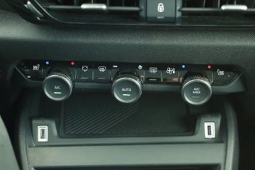 Citroen C4 III SUV 1.2 PureTech 130KM 2023 Citroen C4 1.2 PureTech, Salon Polska, zdjęcie 9