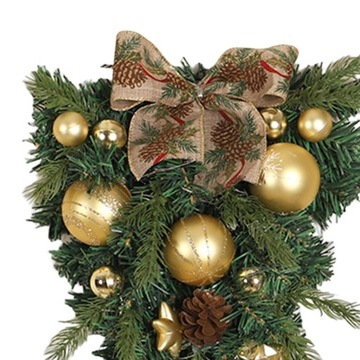 Зимний рождественский венок каплевидной формы