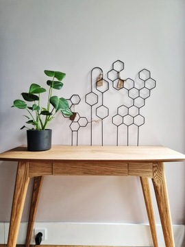 Массивная подставка для цветов, черный металл, сотовая структура