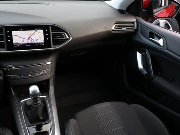 Peugeot 308 II Hatchback Facelifting 1.2 PureTech 130KM 2019 Peugeot 308 1.2 PureTech, Salon Polska, zdjęcie 7