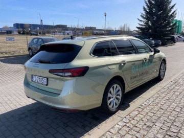 Skoda Superb III Kombi Facelifting 1.5 TSI 150KM 2024 Skoda Superb Skoda superb IV Combi 1.5 Hybryda Plug-in 204KM, zdjęcie 3