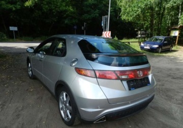Honda Civic VIII Hatchback 3d 1.8 i-VTEC 140KM 2008 Honda Civic UFO 1.8i-VTEC sprawny Serwisowany Pewny przwbieg 1.8 Benzyna, zdjęcie 3