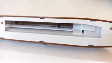 Приточное окно ISOLA 2.30, цвет золотого дуба RAL 8003, внутренний регулятор.