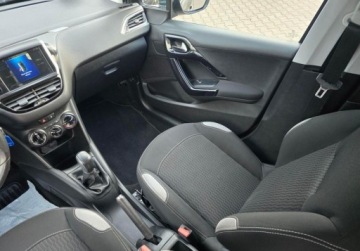 Peugeot 208 I Hatchback 3d 1.2 VTI 82KM 2014 Peugeot 208 1,2 82KM - Active - salon PL, bezwypadkowy 1.2 Benzyna 82KM, zdjęcie 14
