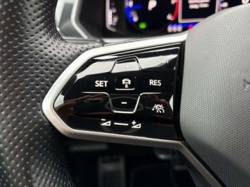 Volkswagen Tiguan II SUV Facelifting 2.0 TDI 200KM 2021 Volkswagen Tiguan R-line Kamery 360 HarmanKardon Zawieszenie DCC ACC Faktu, zdjęcie 12