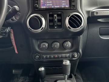 Jeep Wrangler III Unlimited Facelifting 3.6 V6 286KM 2015 Jeep Wrangler SAHARA UNLIMITED. Polska. Bezwypadek, zdjęcie 26