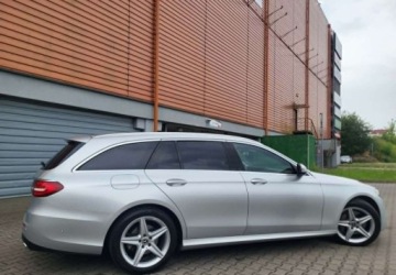 Mercedes Klasa E W213 Kombi 2.0 220d 194KM 2019 Mercedes-Benz Klasa E 220 d 9G-TRONIC AMG FULL LEDY NAVI PÓŁ SKÓRY STAN BDB, zdjęcie 20