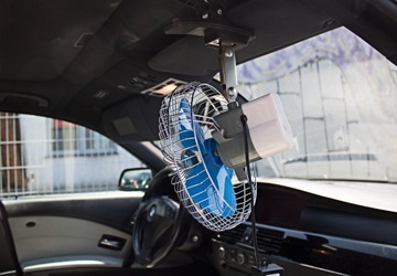 АВТОВЕНТИЛЯТОР ВРАЩАЮЩИЙСЯ ВЕНТИЛЯТОР 12 В ВРАЩАЮЩИЙСЯ НА УНИВЕРСАЛЬНОМ ЗАЖИМЕ