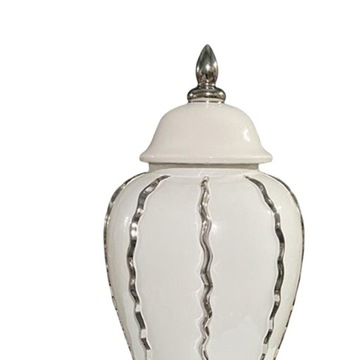 Храмовая ваза с белым глазурованным фарфором из комнаты