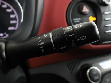 Toyota Yaris III Hatchback 5d Facelifting 2017 1.5 Dual VVT-iE 111KM 2018 Toyota Yaris klima-auto kamera Bluetooth tempomat, zdjęcie 31