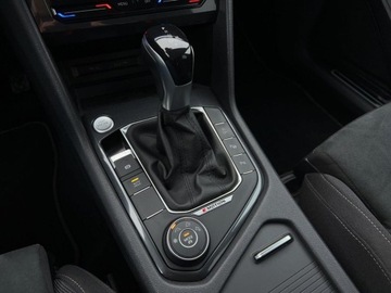 Volkswagen Tiguan II SUV Facelifting 2.0 TDI 200KM 2022 Volkswagen Tiguan 2.0TDI 200KM Elegance DSG 4x4 SerwisASO Acc Matrix Kessy, zdjęcie 28