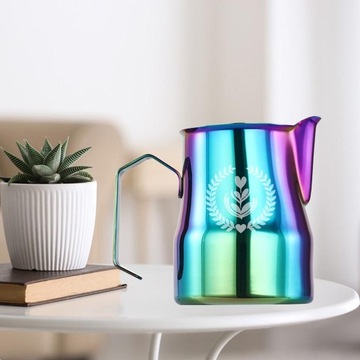 ze nierdzewnej z mlekiem w piance