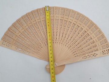 Бежевый бамбуковый веер, ажурный резной деревянный веер.