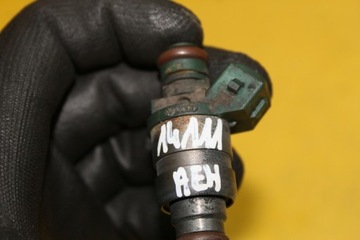 ИНЖЕКТОР 037906031AA GOLF IV A3 8L 1.6 B AEH