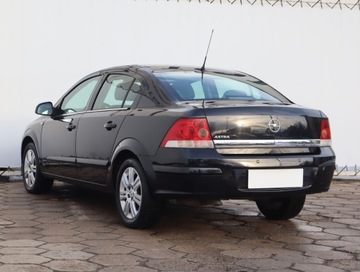Opel Astra H Sedan 1.6 ECOTEC 115KM 2010 Opel Astra 1.6 16V, Salon Polska, Klima, zdjęcie 3