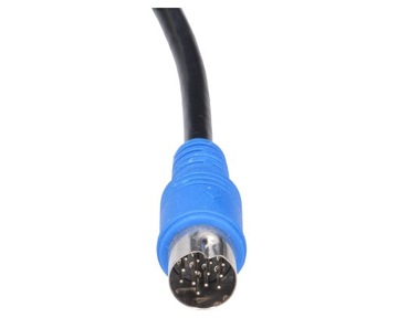 10-дюймовый монитор с четырьмя камерами и кабелями в комплекте.