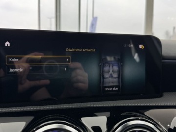 Mercedes Klasa A W177/V177 Hatchback 1.3 200 163KM 2021 Mercedes-Benz Klasa A 200 AMG Line Kamera cofania Ambiente CarPlayAndro, zdjęcie 28