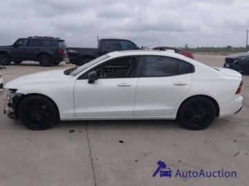 Volvo S60 III 2024 Volvo S60 2024 VOLVO S60 B5 ULTIMATE DARK THEME 2.0 Benzyna 247KM