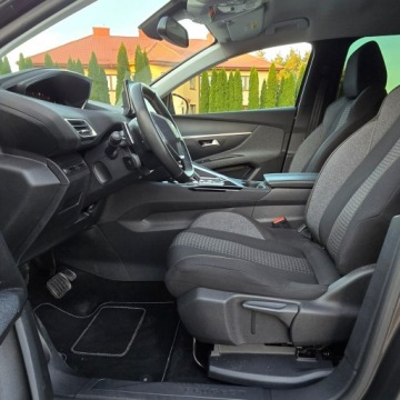 Peugeot 5008 II Crossover Facelifting 1.2 PureTech 130KM 2021 Peugeot 5008 II 1.2 Benzyna 130KM 7 foteli, Serwis, zdjęcie 28