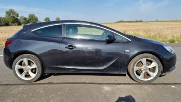 Opel Astra J Hatchback 5d 2.0 CDTI ECOTEC 165KM 2012 Opel Astra 2.0 Gtc 165KM, zdjęcie 2