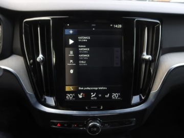 Volvo V60 II  Kombi 2.0 T4 190KM 2020 Volvo V60 T4 2.0, Salon Polska, 1. Właściciel, zdjęcie 11
