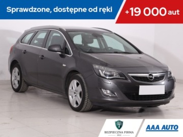 Opel Astra J Sports Tourer 1.4 Turbo ECOTEC 140KM 2011 Opel Astra 1.4 T, Xenon, Klima, Klimatronic