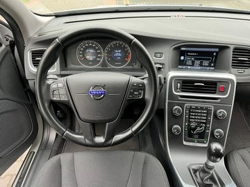 Volvo S60 II Sedan 1.6 T3 150KM 2013 Volvo S60 1.6 T3 150 KM Xenony Podgrzewane fotele, zdjęcie 16