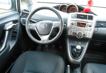 Toyota Verso Minivan 2.0 D-4D 126KM 2010 Toyota Verso Toyota Verso 2.0 Diesel 127 KM 7 miejsc 2.0 Diesel 127KM, zdjęcie 9