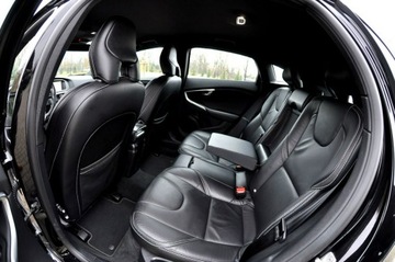 Volvo V40 II Hatchback Facelifting 2.0 D2 120KM 2017 Volvo V40 2.0 D2 Lift R-Desing Full Led Navi, zdjęcie 9