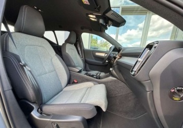Volvo XC40 Crossover Facelifting 2.0 B4 197KM 2022 Volvo XC 40 B4 Core R-Design Pack, Tempomat, Kamera, HK, Podgrzewane fotel, zdjęcie 16