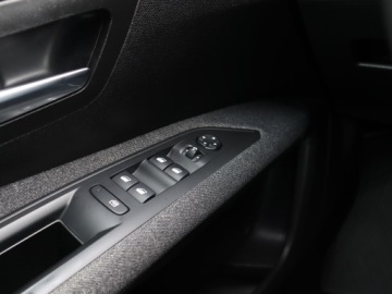 Peugeot 5008 II Crossover 1.2 PureTech 130KM 2020 Peugeot 5008 PureTech 130, Salon Polska, zdjęcie 17