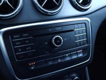 Mercedes CLA C117 Coupe 1.6 200 156KM 2016 Mercedes CLA 200, Salon Polska, Serwis ASO, zdjęcie 17