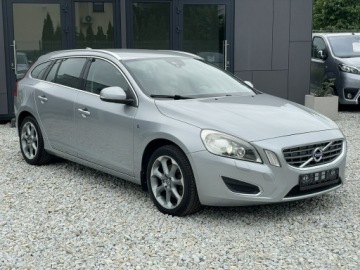 Volvo V60 I Kombi 1.6 DRIVe 115KM 2012 Volvo V60 1.6 D2 114KM 2012 skóry, climatronic, zdjęcie 2