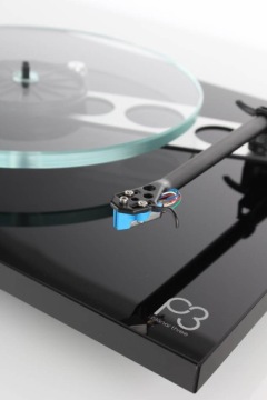Проигрыватель проигрывателя Rega Planar 3, черный глянцевый
