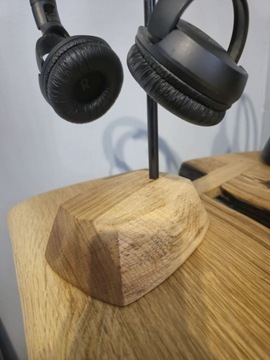 Деревянная дубовая подставка, крючок для наушников.