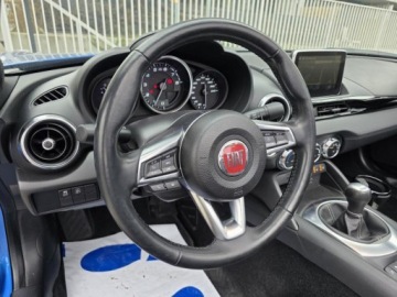 Fiat 124 Spider 1.4 MultiAir II 140KM 2016 FIAT 124 Spider Lusso* 1.4l benzyna Turbo 140KM 19,272km Dokumentacja, zdjęcie 7