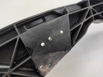 LEVÝ VÝZTUHA POD SVĚTLO 95B807889A PORSCHE MACAN 95B