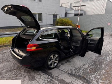 Peugeot 308 II SW Facelifting 1.2 PureTech 130KM 2018 Peugeot 308 1.2 130KM e-THP Stop &amp; Start Allure 2018r, zdjęcie 5