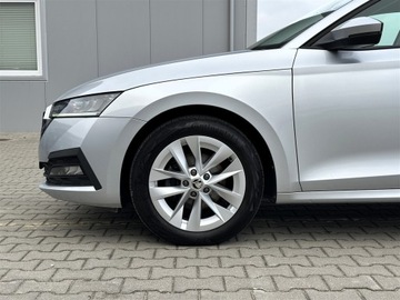Skoda Octavia IV Liftback 1.5 TSI EVO 150KM 2021 Skoda Octavia 1.5TSI 150KM Ambition l Reflektory L, zdjęcie 34
