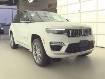 Jeep Grand Cherokee IV 2022 Jeep Grand Cherokee 2022, 5.7L, 4x4, Summit 5.7 Benzyna 357KM, zdjęcie 2