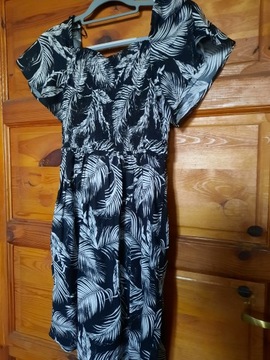 Sukienka czarno biała w liście palmy H&M