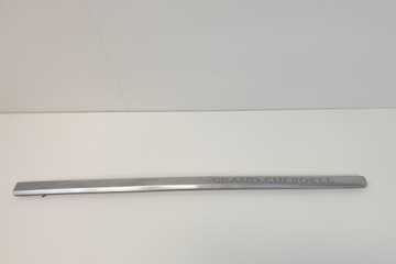 LIŠTA PŘEDNÍCH PRAVÝCH DVEŘE JEEP GRAND CHEROKEE III (WH, WK) 55156848AD