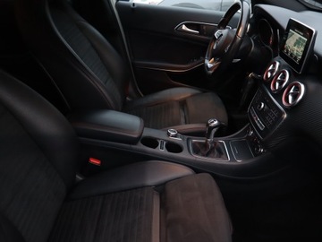 Mercedes Klasa A W176 Hatchback 5d Facelifting 180 d 109KM 2016 Mercedes A A 180 d, Skóra, Navi, Klima, Parktronic, zdjęcie 8