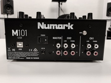 Двухканальный DJ-микшер Numark M101 USB