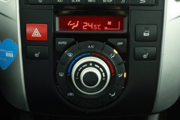 Kia Venga Mikrovan 1.6 DOHC CVVT 125KM 2011 Kia Venga 1.6 CVVT, Klima, Parktronic, zdjęcie 9