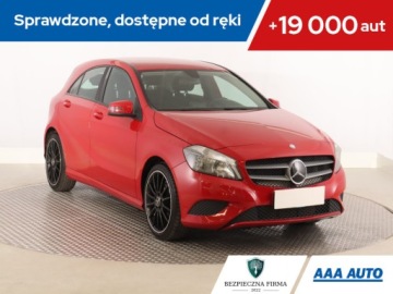 Mercedes Klasa A W176 Hatchback 5d 1.6 180 BlueEFFICIENCY 122KM 2014 Mercedes A A 180, Klima