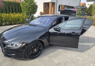 Jaguar XE 2019 Jaguar XE Jaguar XE P250 R-Dynamic Black 2.0 Benzyna 250KM