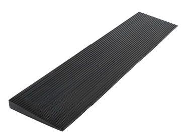 Najazd podjazd krawężnikowy gumowy 90/4cm czarny