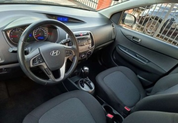 Hyundai i20 I Hatchback 5d Facelifting 1.4 CVVT 100KM 2014 Hyundai i20 2014 1.4 Benzyna 100KM Automatyczna skrzynia biegów, zdjęcie 21